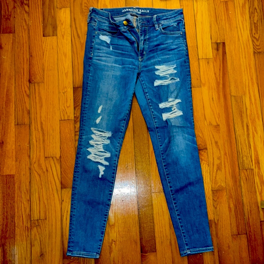American Eagle High Rise Distressed Jegging